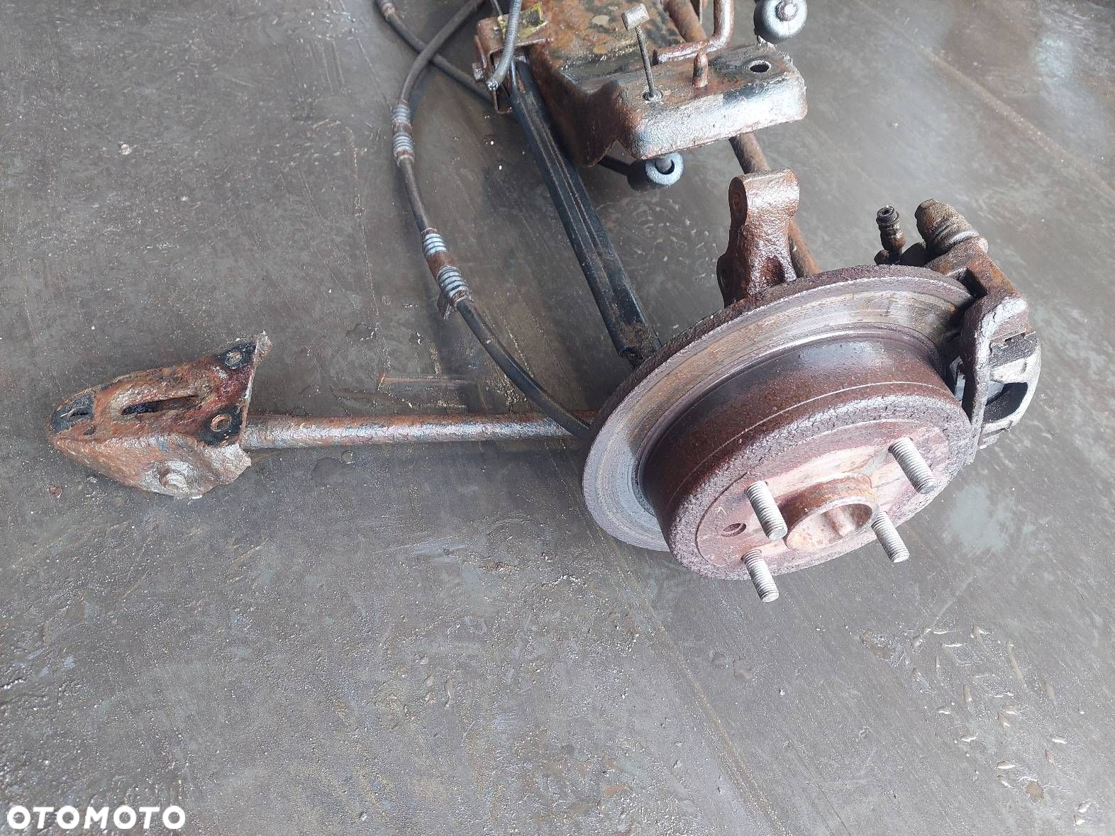 KOMPLETNE ZAWIESZENIE BELKA SANKI TYŁ DAEWOO NUBIRA II J200 SEDAN - 2
