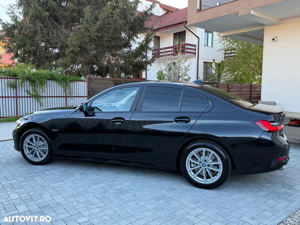 BMW Seria 3 330e xDrive Aut. Advantage - 11