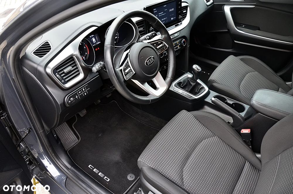 Kia Ceed - 10