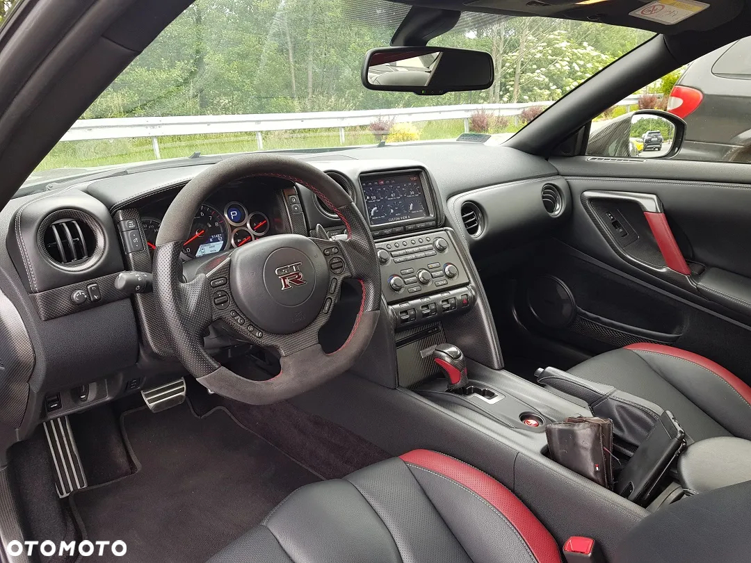 Nissan GT-R - 15