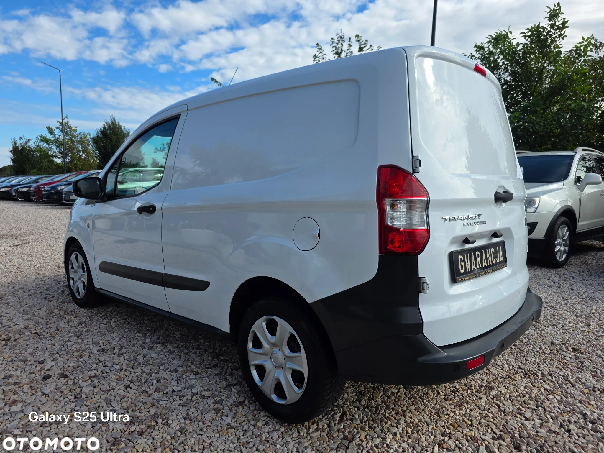 Ford Transit Courier - 12
