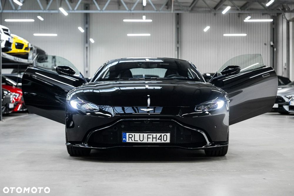 Aston Martin Vantage - 5