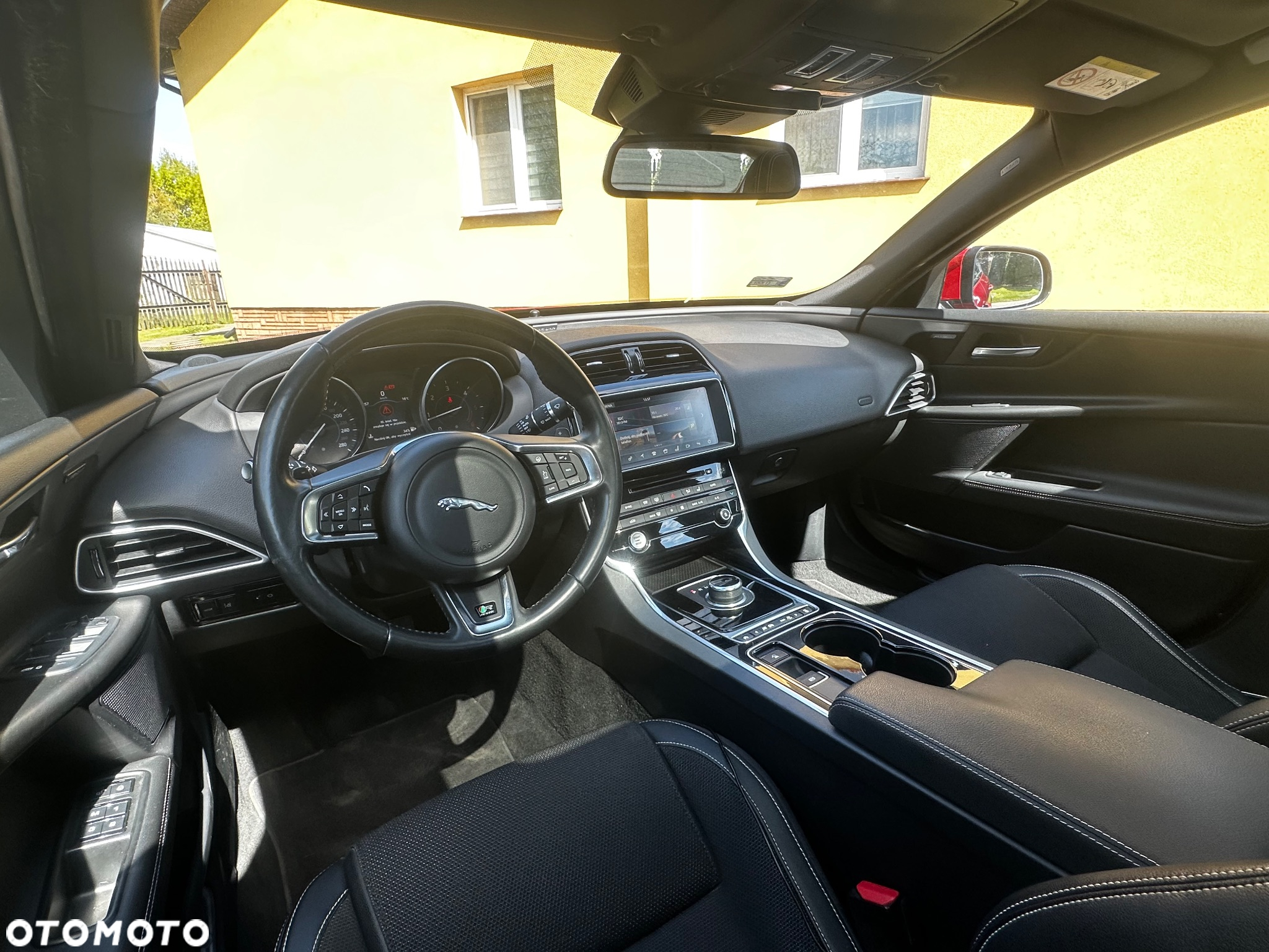 Jaguar XE 2.0 D R-Sport - 15