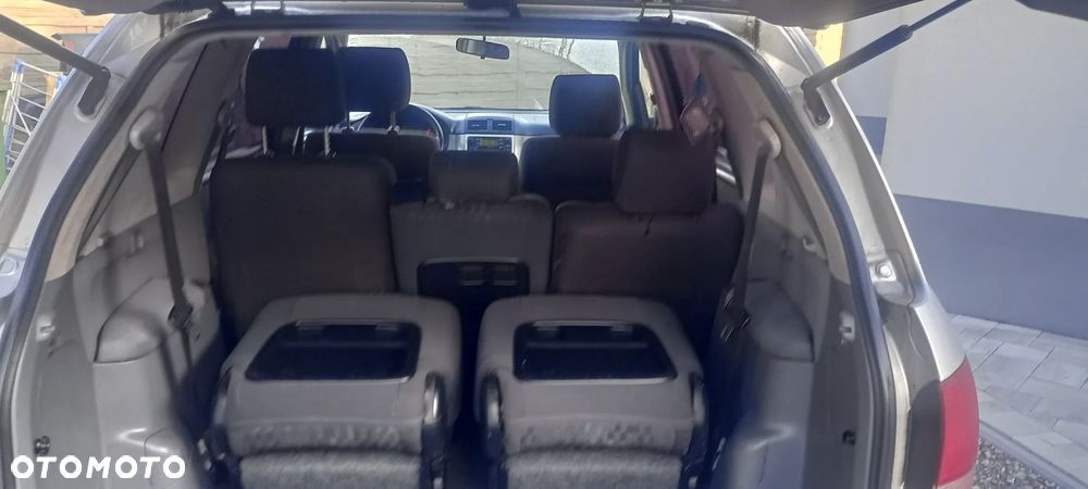 Toyota Avensis Verso 2003 photo 5