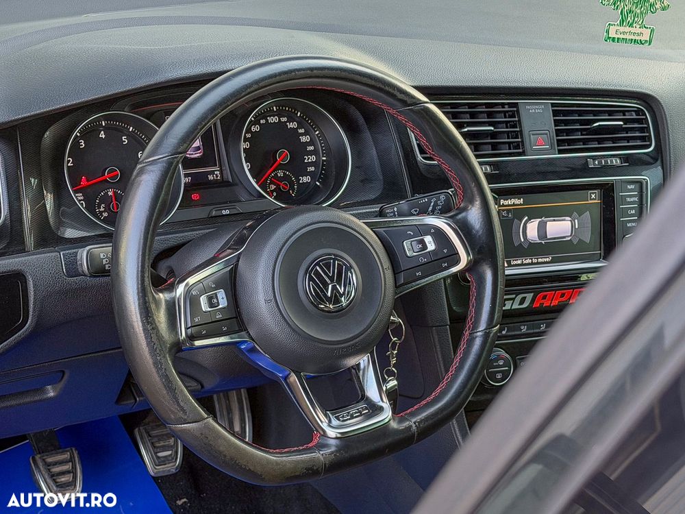 Volkswagen Golf - 10