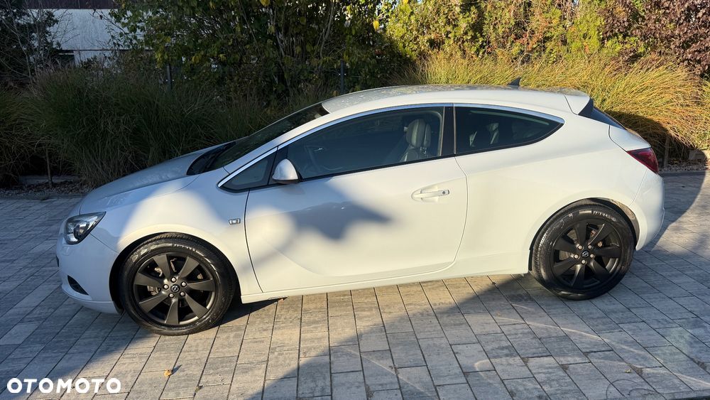 Opel Astra 2012 photo 3