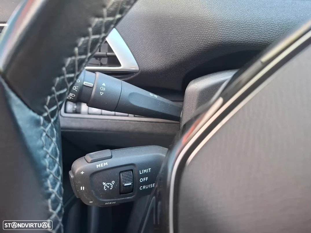 Peugeot 3008 PureTech 130 Stop & Start GPF Allure - 21