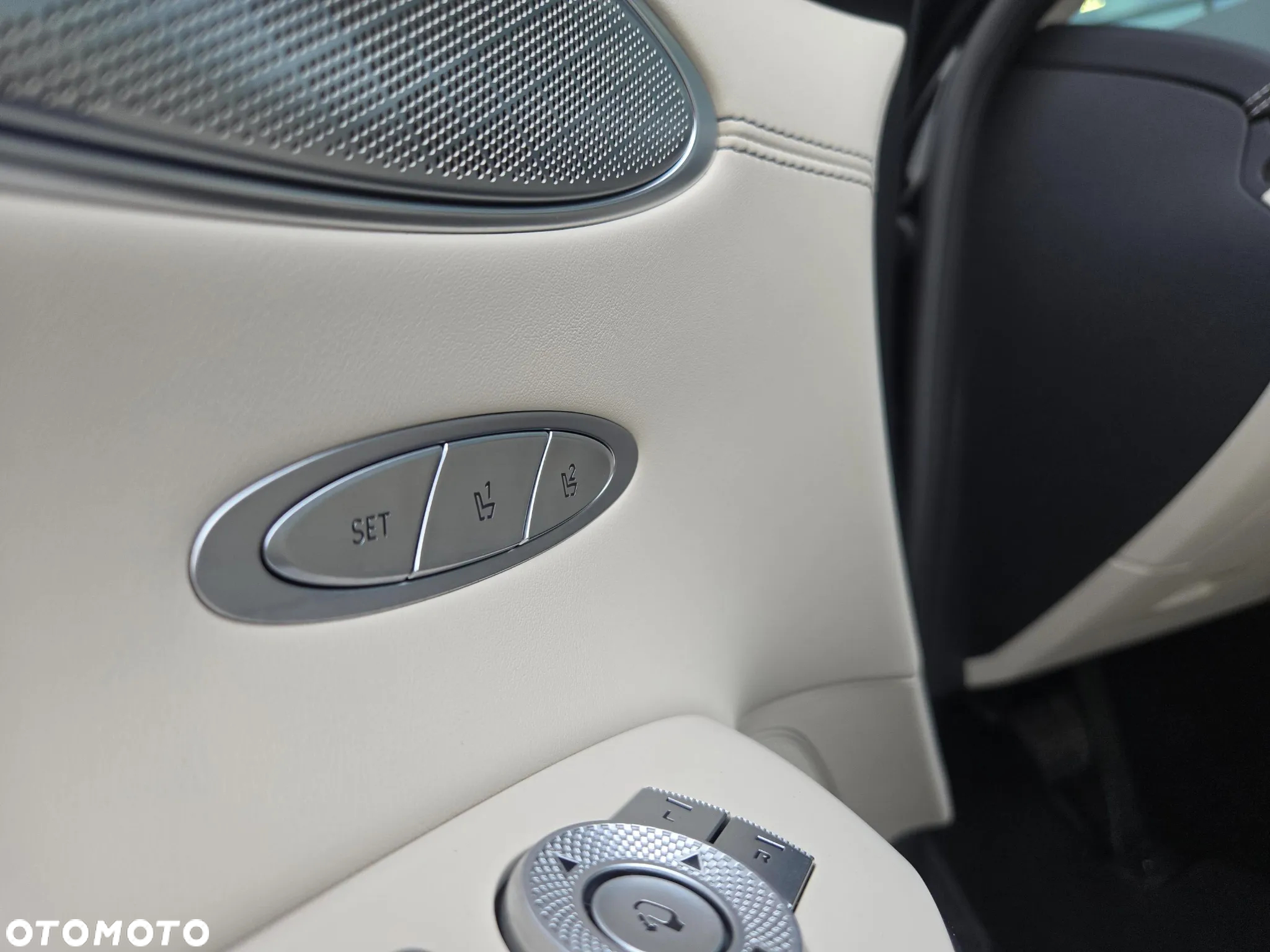 Genesis GV70 2.5T AWD AT8 Luxury Line - 23