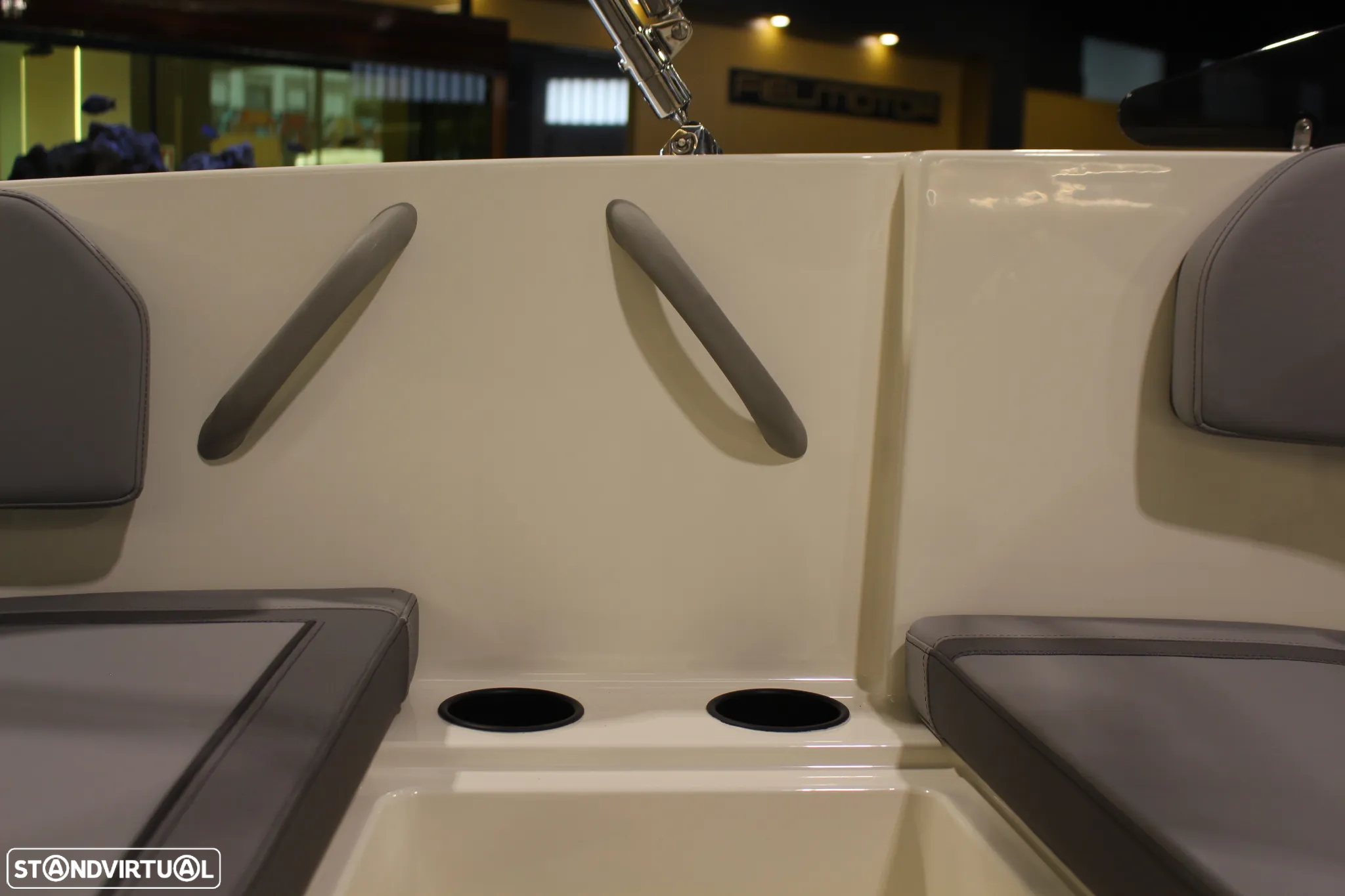 Bayliner M17 - 18