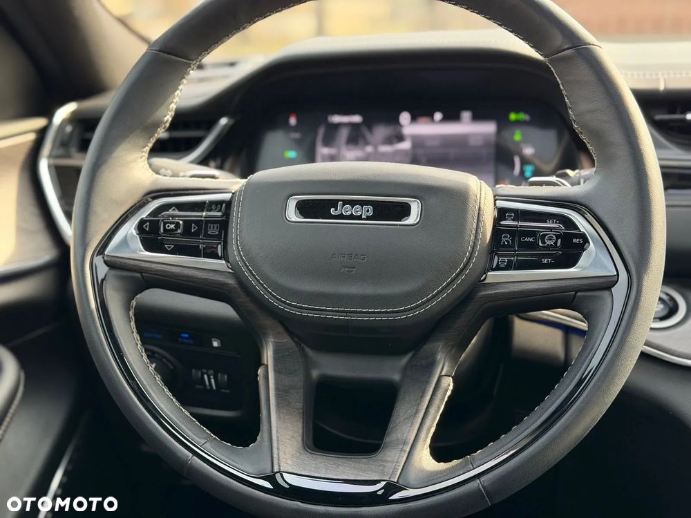 Jeep Grand Cherokee - 25