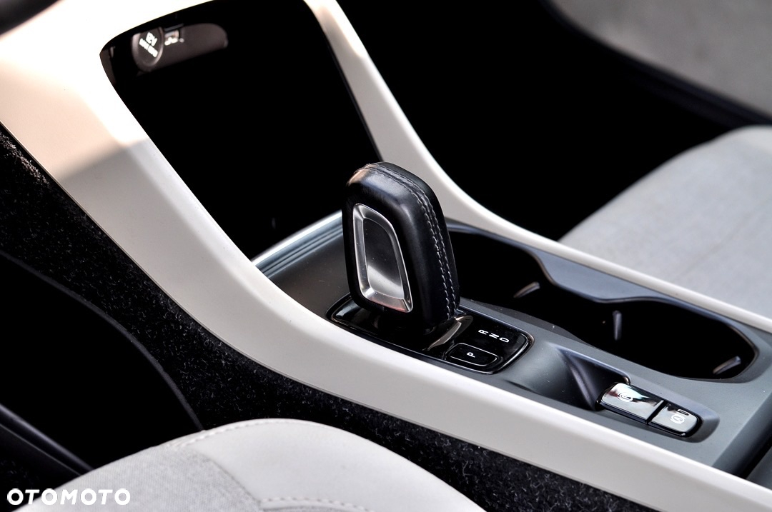 Volvo XC 40 T3 Geartronic Momentum Pro - 21