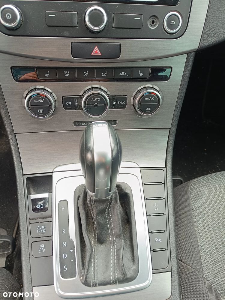 Volkswagen Passat 2.0 TDI Comfortline DSG - 8