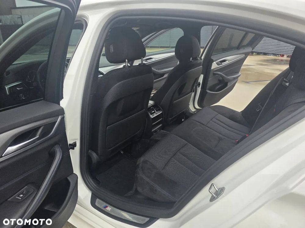 BMW Seria 5 520d xDrive - 14