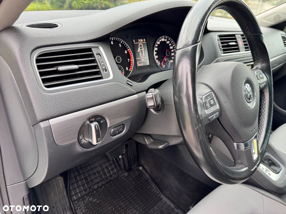Volkswagen Jetta 1.4 TSI Highline DSG - 16