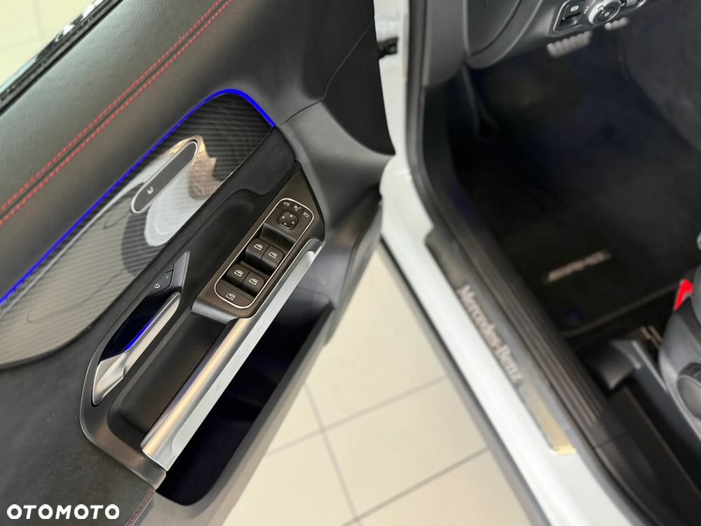 Mercedes-Benz GLB 200 AMG Line 7G-DCT - 8