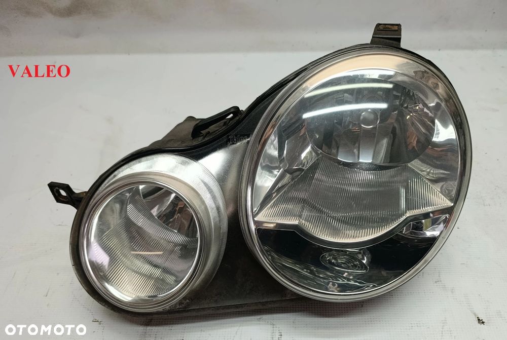 Polo 9N lampa przednia przód prawa oryginał lewa Valeo stan bdb bez uszkodzeń EU Volkswagen - 1
