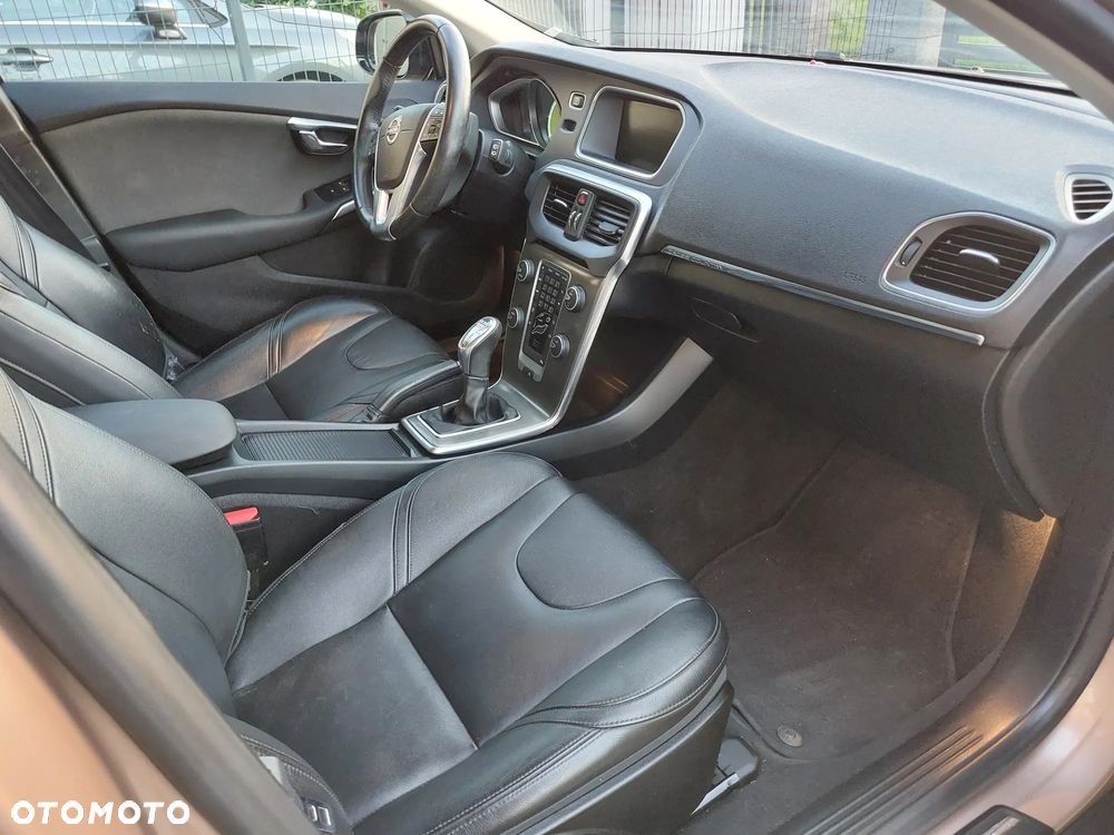 Volvo V40 Cross Country - 17