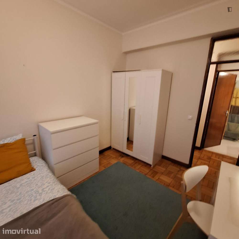 Quarto - localizado em Paranhos Porto - Grande imagem: 3/11