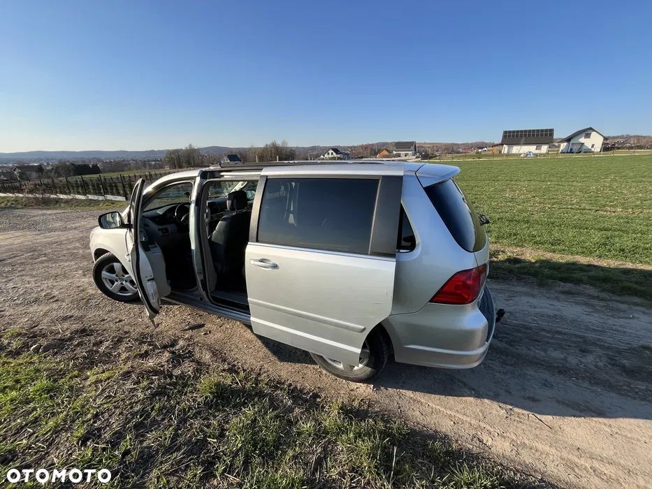 Volkswagen Routan - 4
