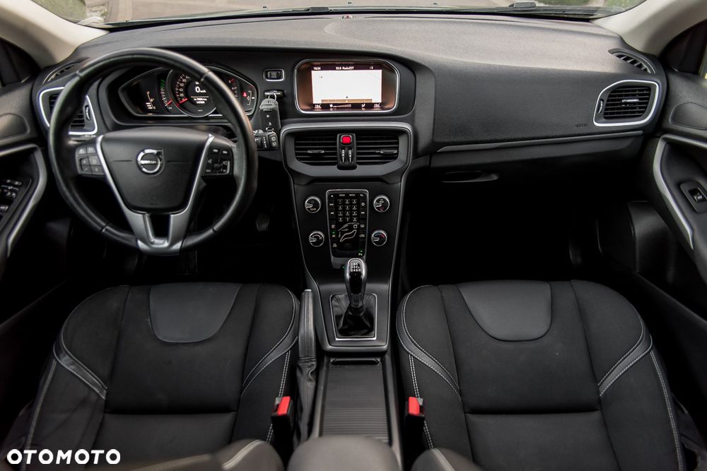 Volvo V40 D2 Drive-E Momentum - 26