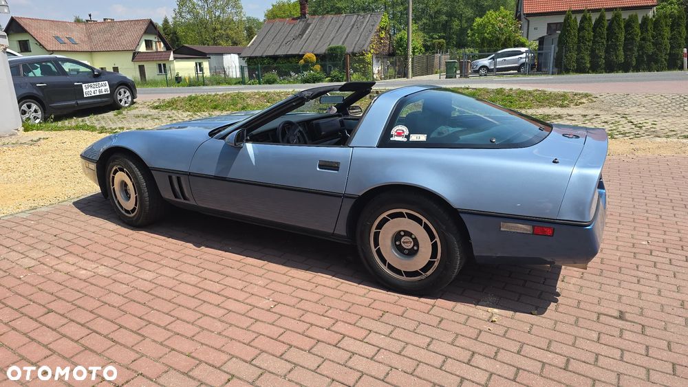 Chevrolet Corvette - 13