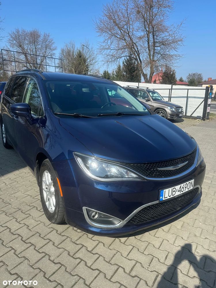Chrysler Pacifica - 2