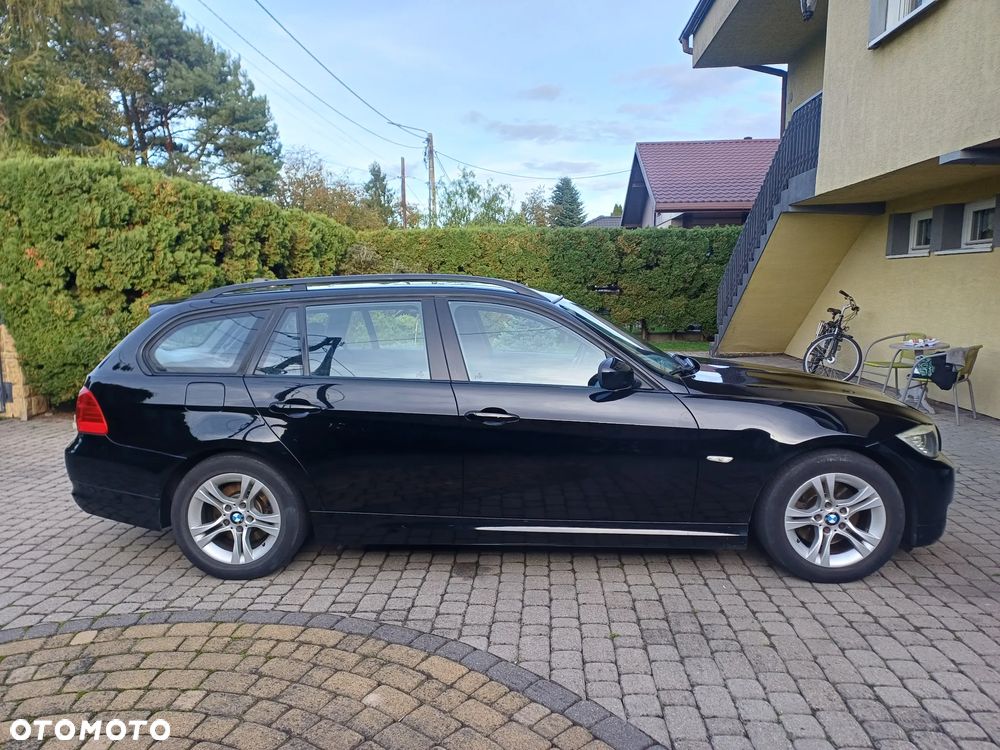 BMW Seria 3 320d DPF Touring - 4