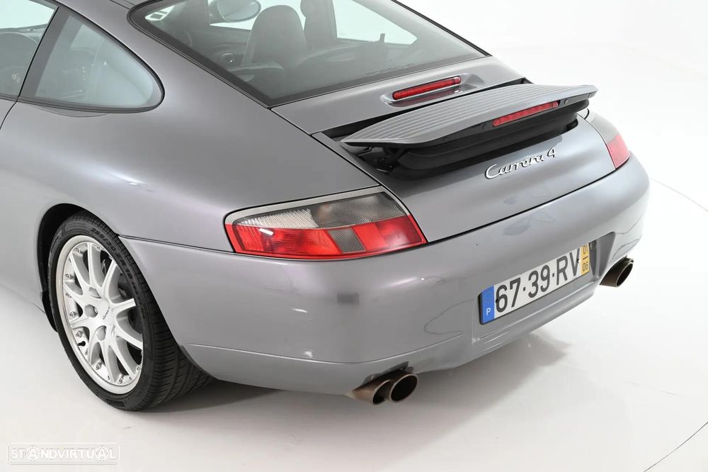 Porsche 911 (996) Carrera 4 Coupé - 12