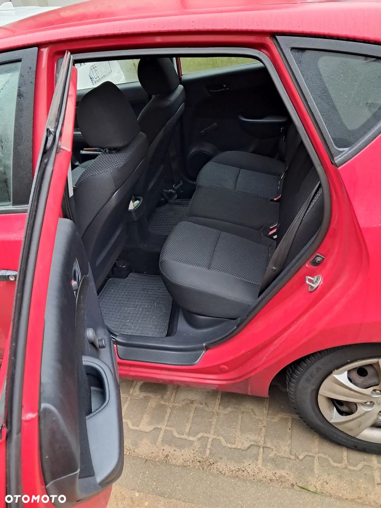 Hyundai i30 1.4 Base + - 6