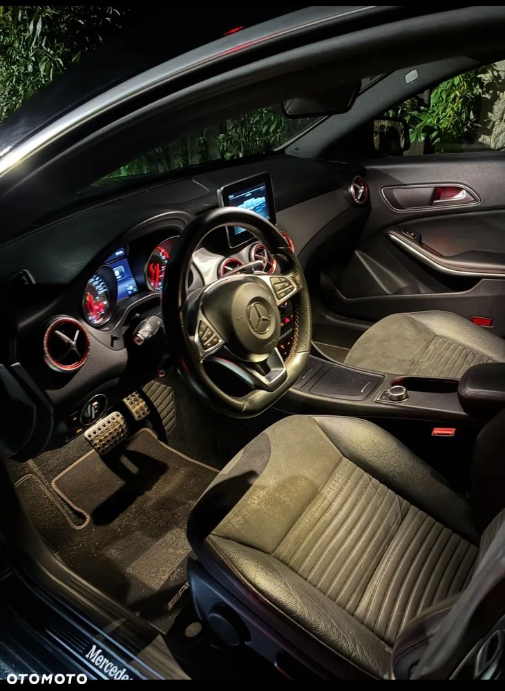 Mercedes-Benz CLA 180 7G-DCT AMG Line - 14