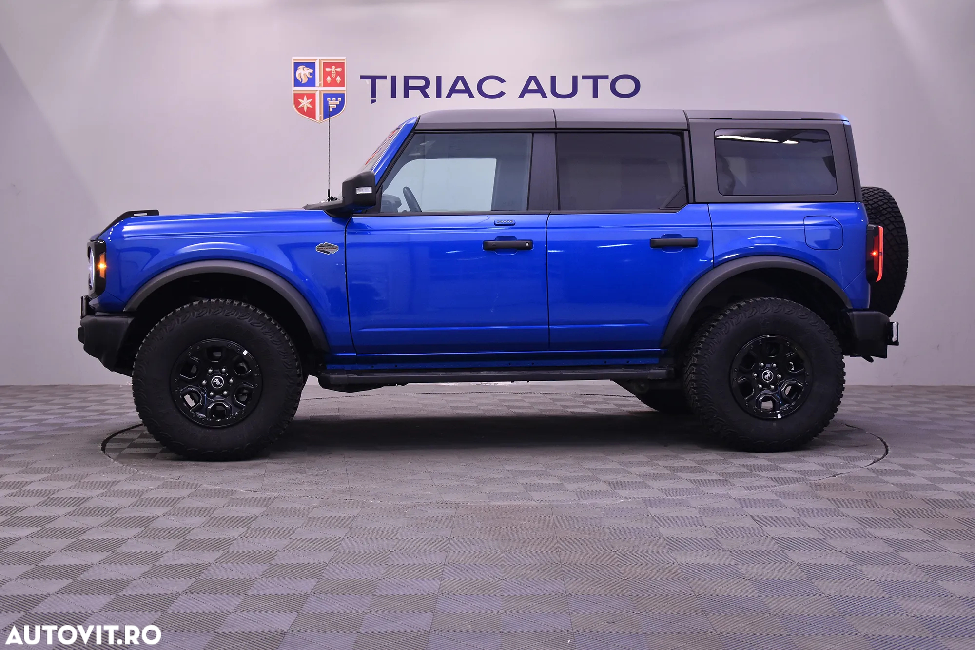 Ford Bronco - 2