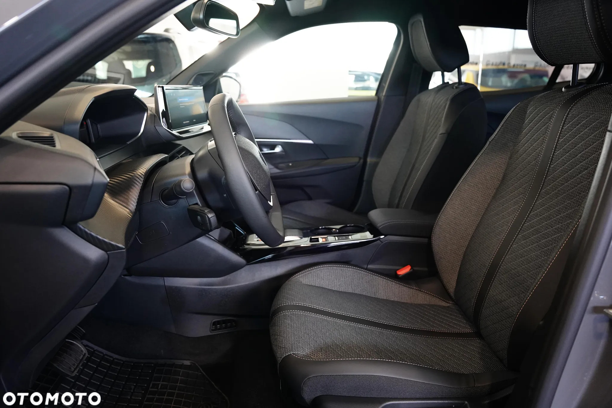 Peugeot 2008 - 8
