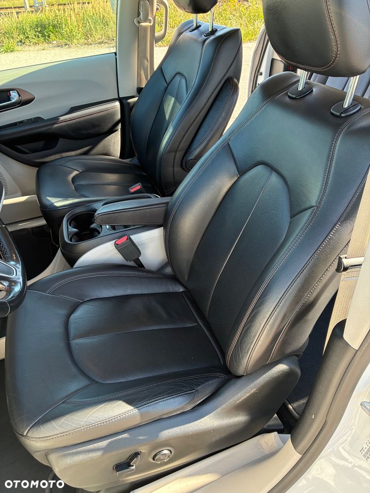Chrysler Pacifica - 19