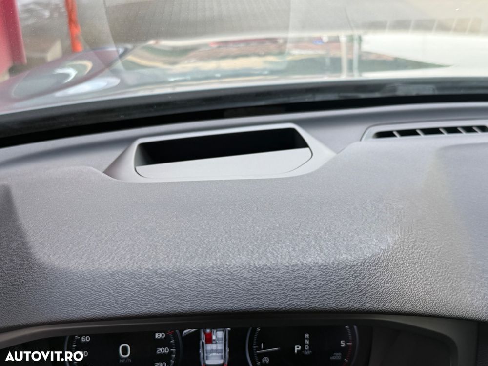 Volvo XC 60 D5 AWD Geartronic RDesign - 19