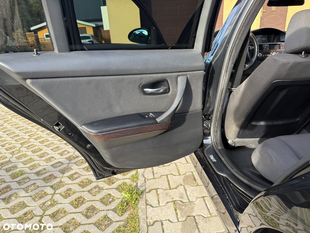 BMW Seria 3 320d DPF Touring - 21