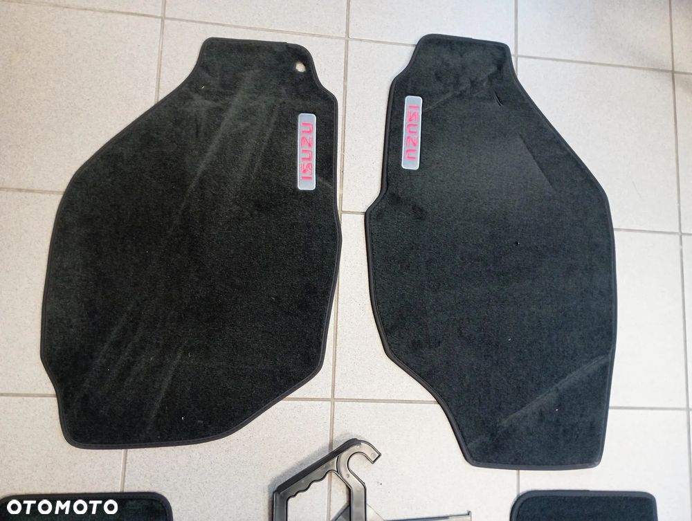ISUZU D-max I NOWE DYWANIKI welurowe kpl przód i tył - 3