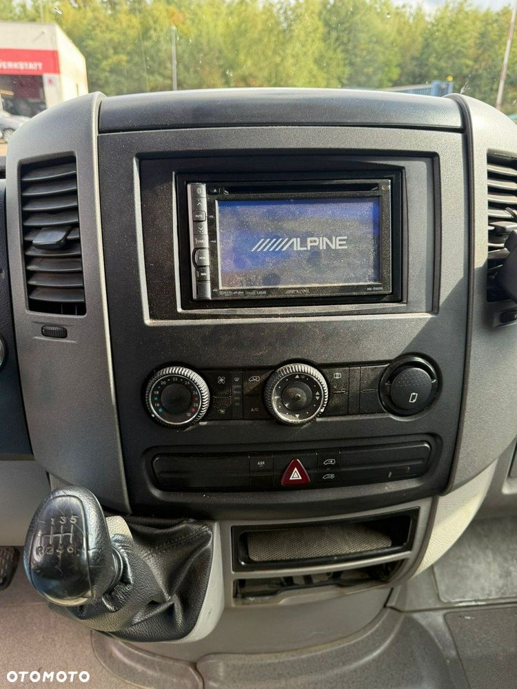 Mercedes-Benz Sprinter - 25