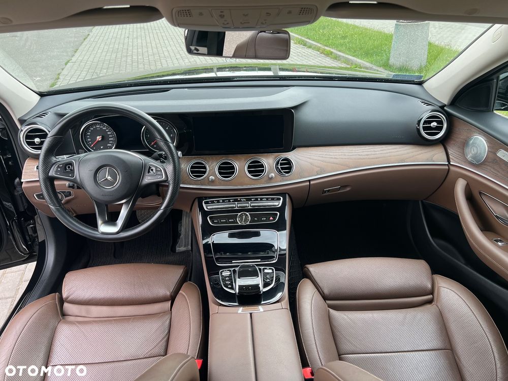 Mercedes-Benz Klasa E 220 d 9G-TRONIC Exclusive - 8