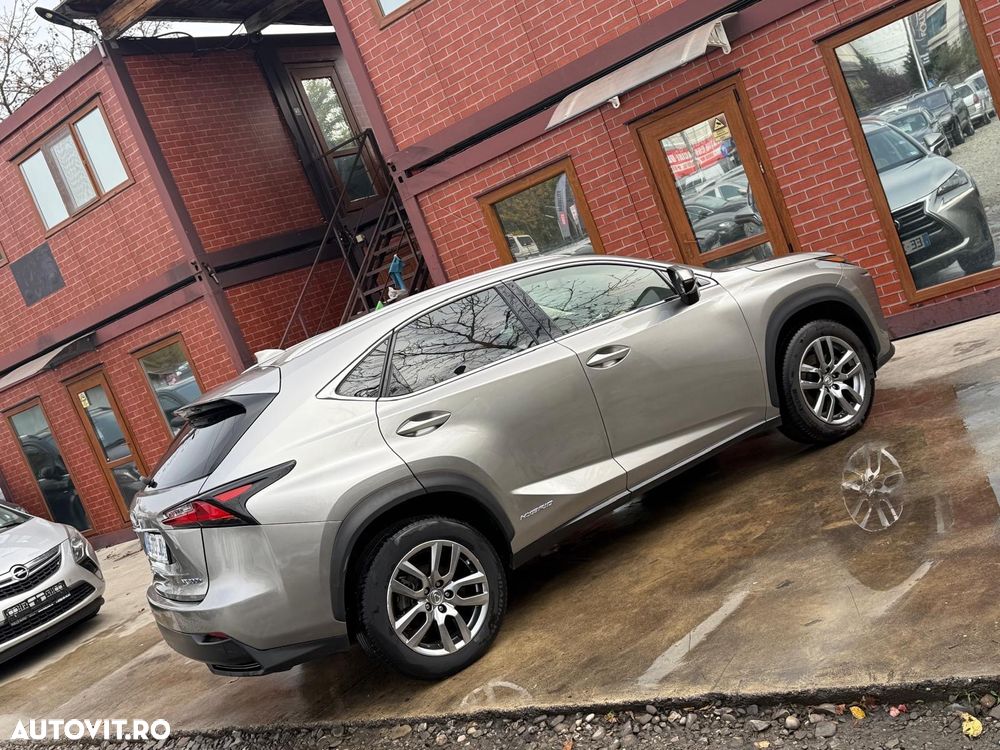 Lexus Seria NX ver-300h - 35