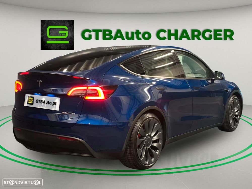 Tesla Model Y - 17