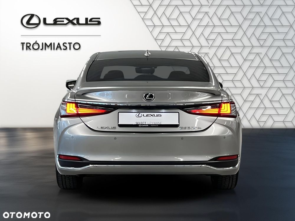 Lexus ES 300h Business Edition - 4