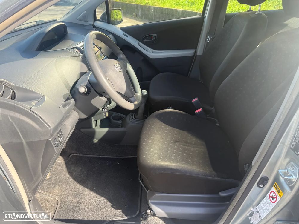 Toyota Yaris 1.0 VVT-i - 8