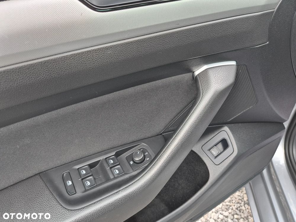 Volkswagen Passat - 32