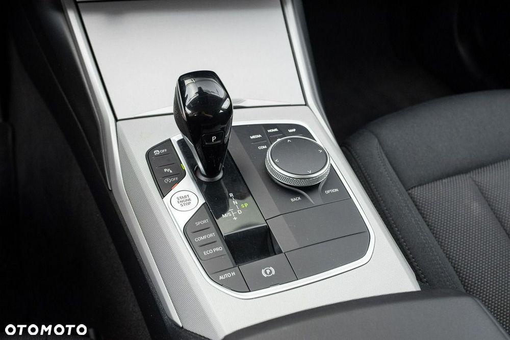 BMW Seria 3 318i - 12