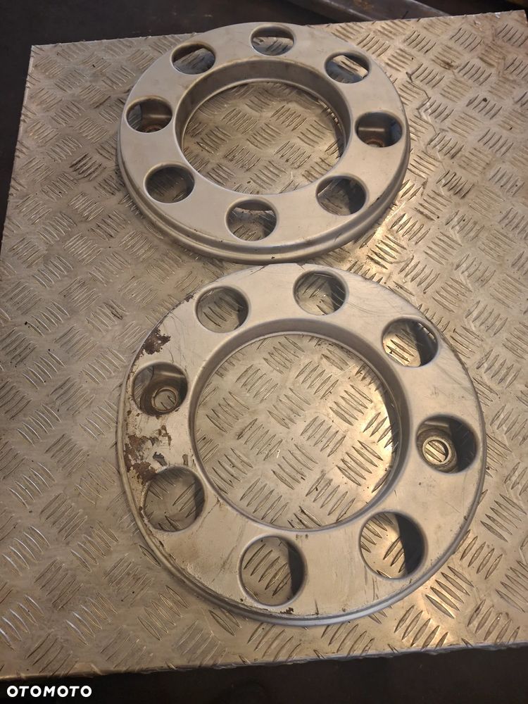 KOŁPAK,OSŁONA KOŁA  17,5 8 SZPILEK DAF LF 220 EURO 6 - 4