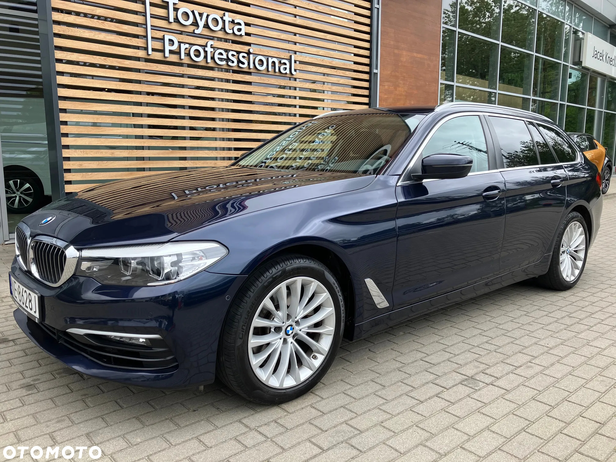 BMW Seria 5 520d xDrive Touring - 2
