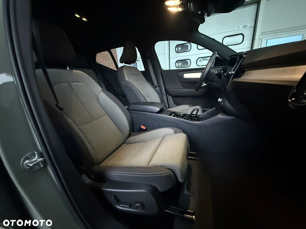 Volvo XC 40 B3 Plus Dark - 12