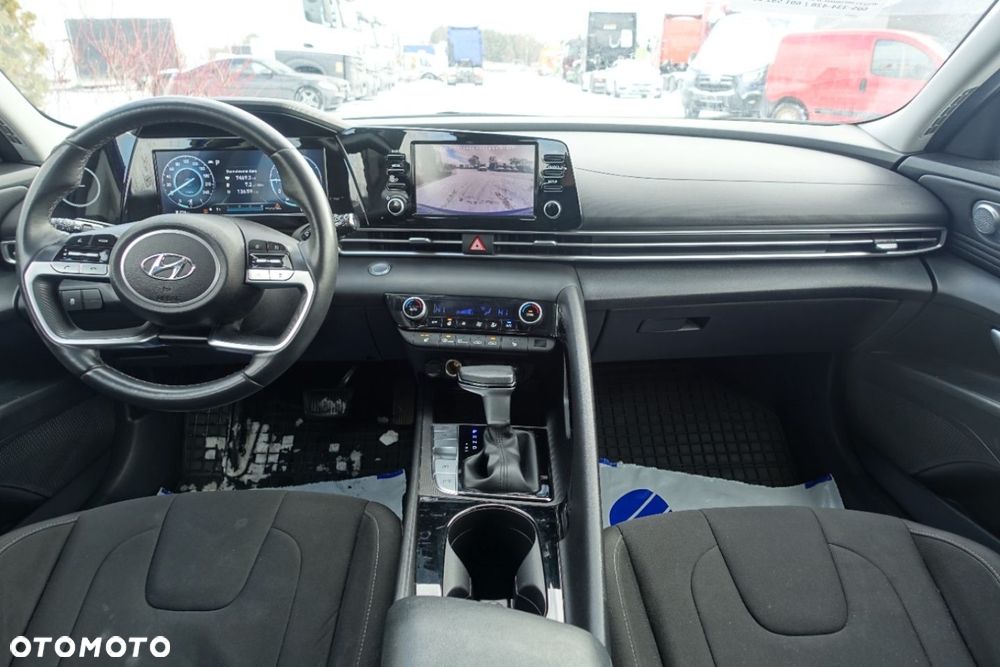 Hyundai Elantra - 15