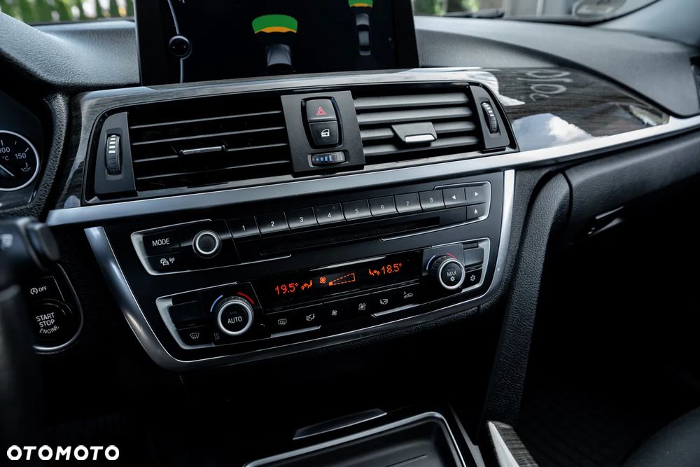 BMW Seria 3 320d Efficient Dynamic Edition - 34