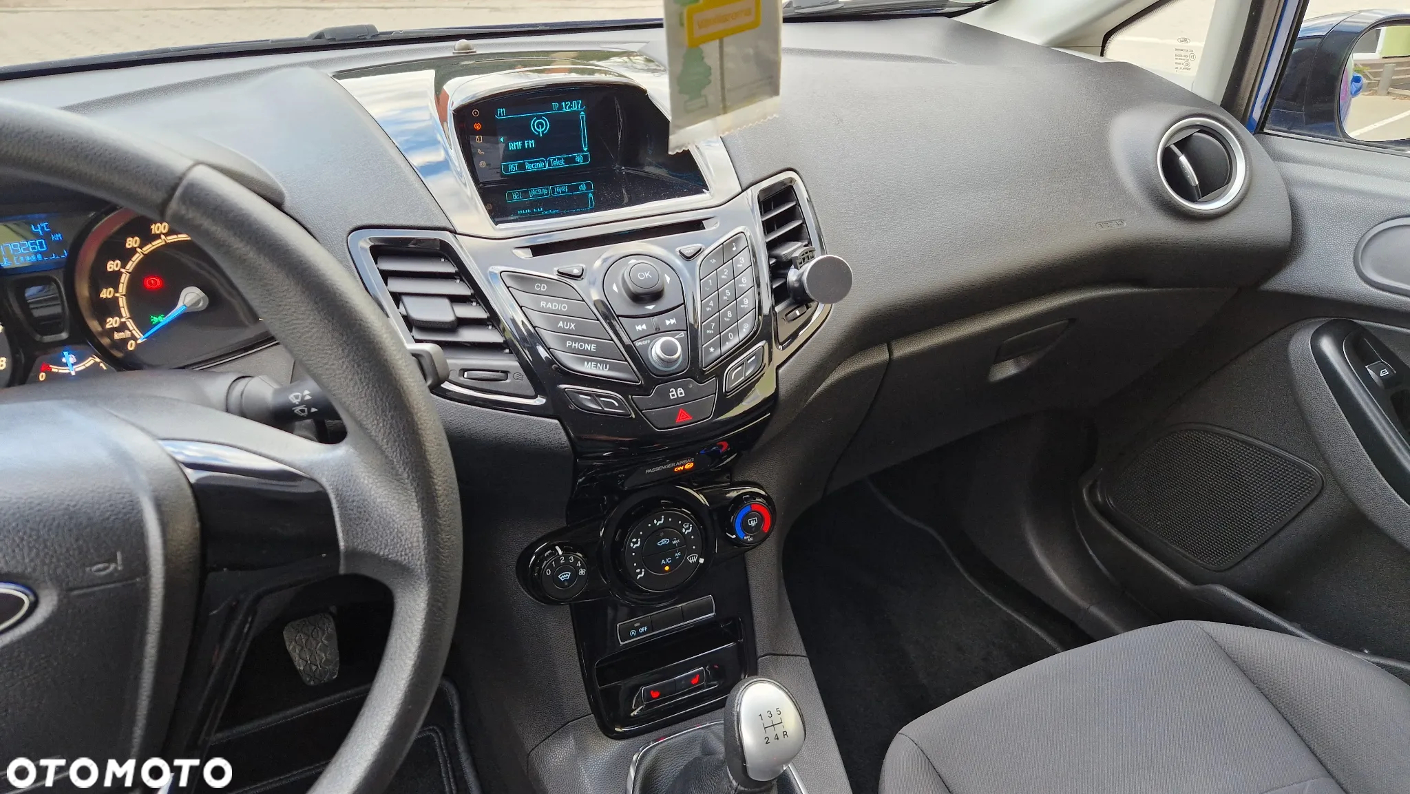 Ford Fiesta 1.0 Champions Edition - 33